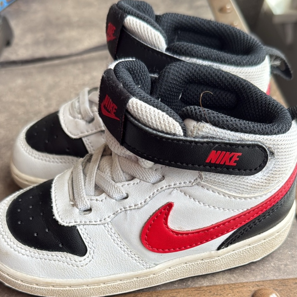 Nike toddler sneaker